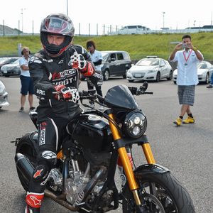 Keanu Reeves essaye sa moto sur le circuit de Suzuka au Japon le 25 Juillet 2015