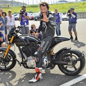 Keanu Reeves essaye sa moto sur le circuit de Suzuka au Japon le 25 Juillet 2015