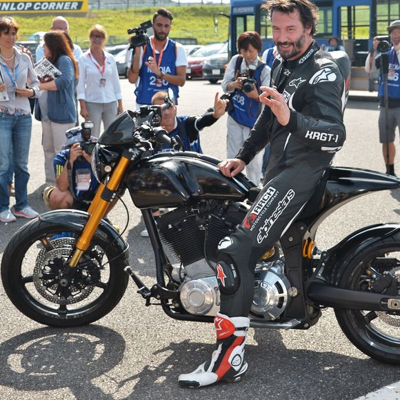 Keanu Reeves essaye sa moto sur le circuit de Suzuka au Japon le 25 Juillet 2015