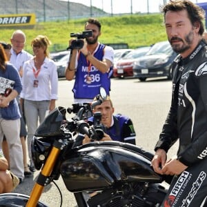 Keanu Reeves essaye sa moto sur le circuit de Suzuka au Japon le 25 Juillet 2015.