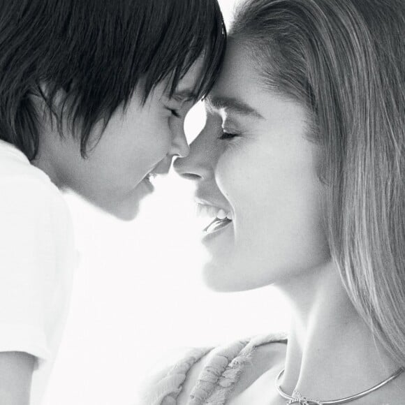 Doutzen Kroes et son fils Phyllon posent pour la nouvelle campagne pour l'automne de la marque de joaillerie Tiffany & Co.