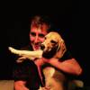 Max Guazzini réuni avec sa chienne Holy après deux semaines de recherche, photo publiée le 2 août 2015
