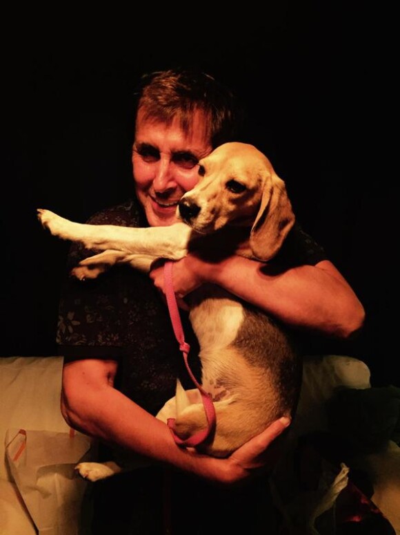 Max Guazzini réuni avec sa chienne Holy après deux semaines de recherche, photo publiée le 2 août 2015