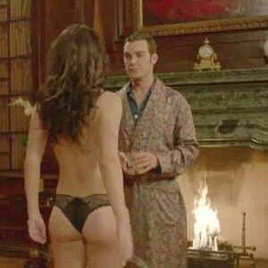 Elizabeth Hurley dans la série "The Royals"