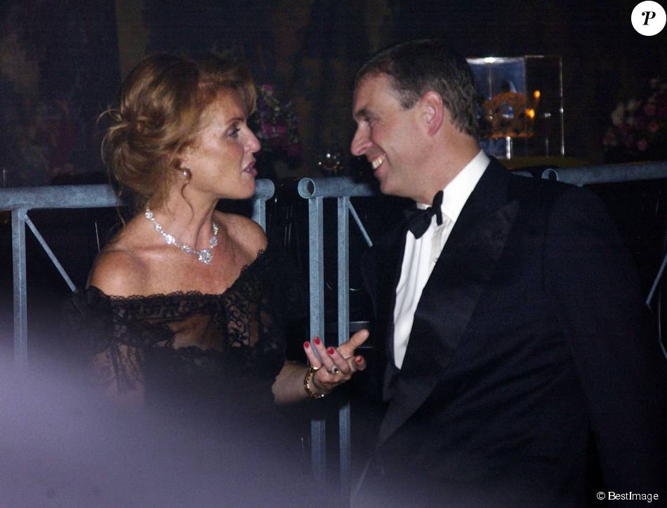 Sarah Ferguson et le prince Andrew en septembre 2002 lors d'une soirée à la Tour de Londres Sarah Ferguson et le prince Andrew en septembre 2002 lors d'une soirée à la Tour de Londres