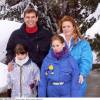 Le prince Andrew et Sarah Ferguson à Verbier (Suisse) en février 1999 avec leurs filles les princesses Eugenie et Beatrice d'York.