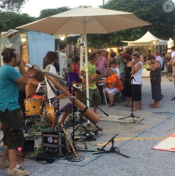 Laura Smet poste une photo du marché hippie d'Ibiza