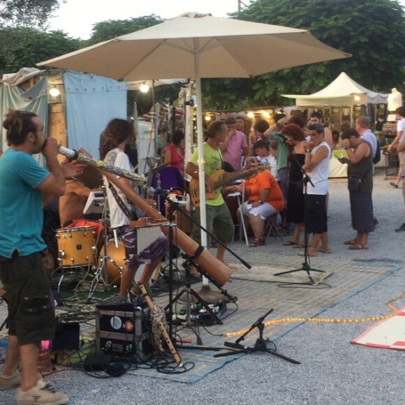 Laura Smet poste une photo du marché hippie d'Ibiza