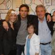  Exclusif - Anthony Delon avec son père Alain et ses filles Liv et Loup le 22 mai 2012 lors du vernissage de l'exposition Princess's Tour de Valeria Attinelli (à gauche) à Paris. 
