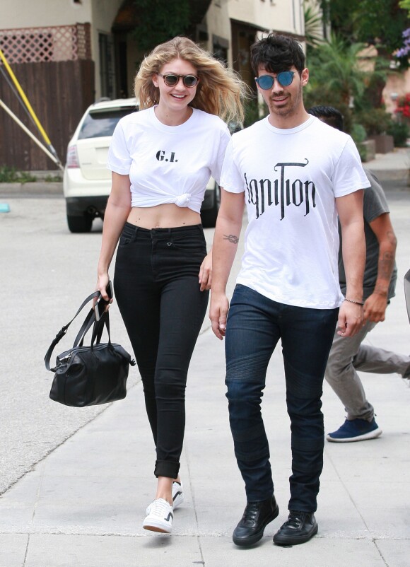 Joe Jonas et sa petite amie Gigi Hadid sont allés déjeuner à West Hollywood, le 22 juillet 2015