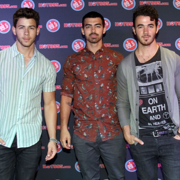 Les Jonas Brothers en concert dans les studios de la Radio Hot 99.5 a Rockville, le 29 juillet 2013.