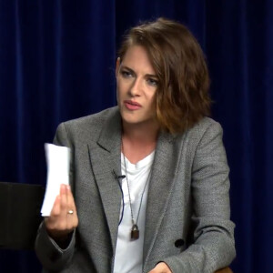 Kristen Stewart dans une interview pour le site humoristique Funny Or Die. (capture d'écran)