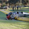Harrison Ford a été blessé quand le petit avion biplace dans lequel il se trouvait s'est écrasé sur un parcours de golf dans les environs de Los Angeles, le 5 mars 2015 'Star Wars' actor Harrison Ford was rushed to the hospital after crashing a vintage 2-seater fighter plane he was piloting into the Penmar golf course in Venice, California on March 5, 2015. It is being reported that Ford suffered multiple gashes to his head and was bleeding at the scene. Pictured are General Views of the small plane and firemen on the scene.05/03/2015 - Venice