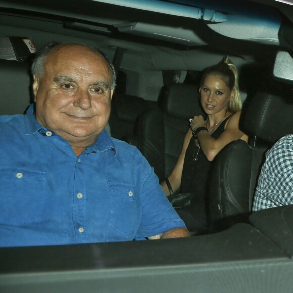 Enrique Iglesias et Anna Kournikova à la sortie du Palm Restaurant à Beverly Hills, le 6 août 2015.