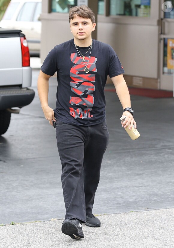 Prince Jackson s'arrête à une station service de Calabasas le 13 juin 2015. 