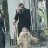 Exclusif - David Beckham et sa fille Harper se promènent dans les rues de Londres et David en profite pour faire des photos de sa fille. Le 4 février 2015