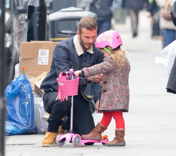 David Beckham et sa fille Harper dans les rues de Notting Hill à Londres, le 13 janvier 2015.