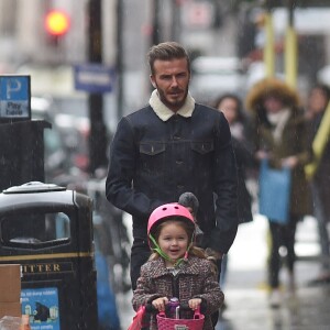 David Beckham et sa fille Harper dans les rues de Notting Hill à Londres, le 13 janvier 2015.