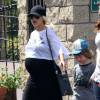 Exclusif - Christina Aguilera, très enceinte, son fiancé Matthew Rutler et son fils Max se rendent au mini golf à Studio City, le 12 juillet 2014