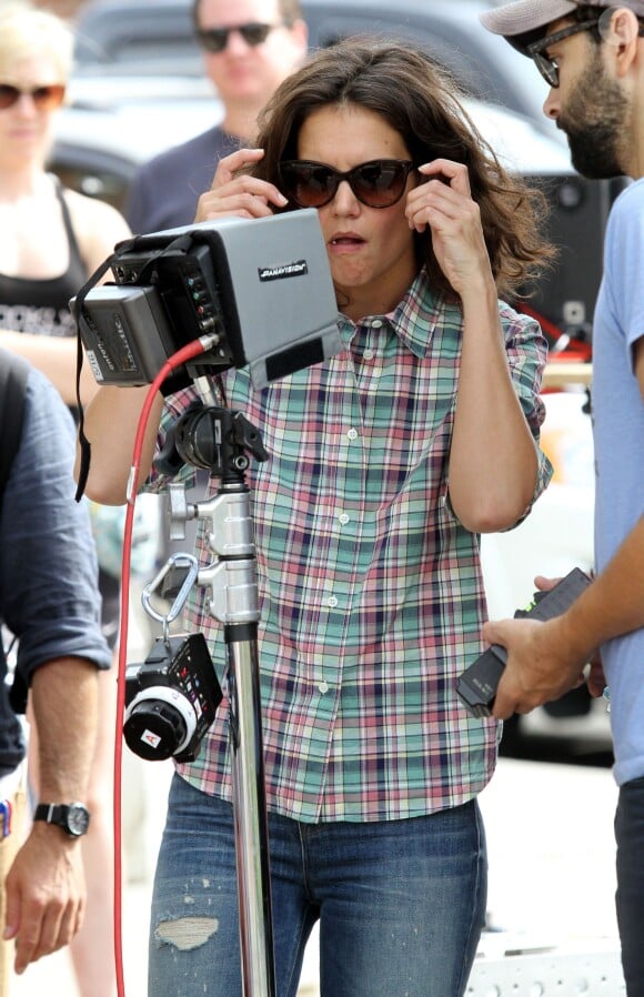 Katie Holmes en mode réalisatrice sur le tournage du film "All We Had" à New York. Le 11 août 2015