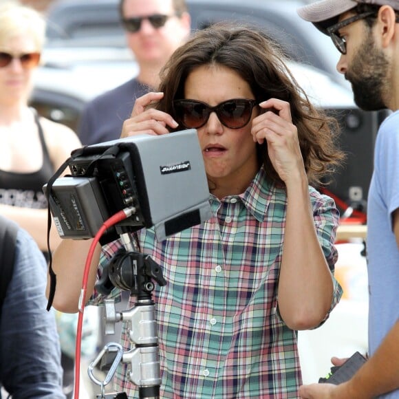 Katie Holmes en mode réalisatrice sur le tournage du film "All We Had" à New York. Le 11 août 2015