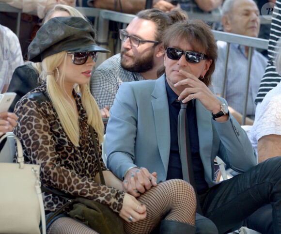 Orianthi et Richie Sambora lors de la cérémonie d'inauguration de l'étoile d'Al Schmitt sur le Hollywood Walk of Fame, le 13 août 2015 à Los Angeles.