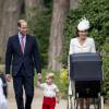 Le prince George de Cambridge avec ses parents Kate Middleton et le prince William lors du baptême de sa soeur la princesse Charlotte, le 5 juillet 2015 à Sandringham