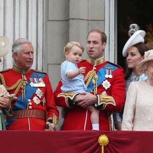 Camilla Parker-Bowles, duchesse de Cornouailles, le prince Charles, prince de Galles, le prince George de Cambridge, le prince William, duc de Cambridge, Catherine Kate Middleton, la duchesse de Cambridge et la reine Elisabeth II d'Angleterre - La famille royale d'Angleterre au balcon lors de la "Trooping the Colour Ceremony" au palais de Buckingham à Londres, le 13 juin 2015 qui célèbre l'anniversaire officiel de la reine.  Royal family at the balcony during the Trooping the Colour ceremony to mark the Queen's official birthday in London on June 13, 2015.13/06/2015 - Londres