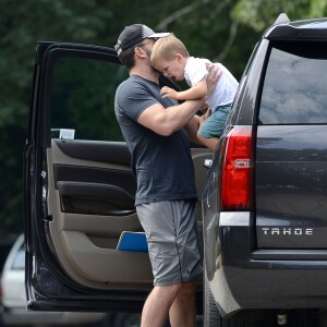 Ben Affleck, ses enfants Violet, Seraphina et Samuel, ainsi que sa mère Chris sont allés visiter le Fernbank Science Center à Atlanta, le 14 août 2015