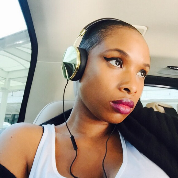 Jennifer Hudson opte pour la boule à zéro