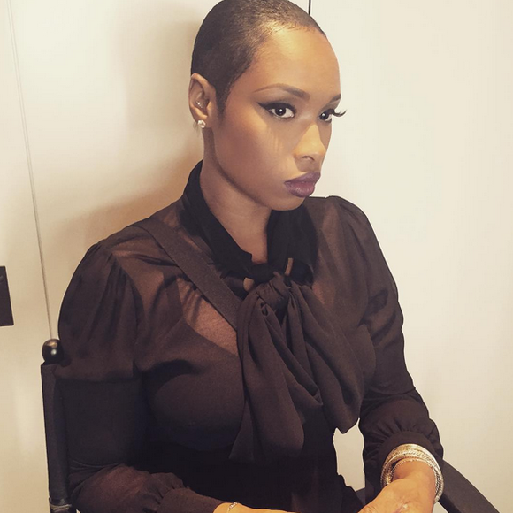 La belle Jennifer Hudson opte pour la boule à zéro