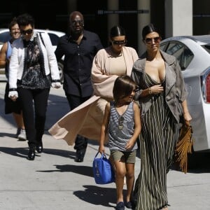 Le clan Kardashian (Kim Kardashian enceinte, Kourtney Kardashian et son fils Mason Disick, Kendall et Kylie Jenner, Kris Jenner et son compagnon Corey Gamble) va voir "The Phantom of the Opera" au Pantages Theatre à Hollywood, le 26 juillet 2015, pour fêter l'anniversaire de Mary Jo Shannon (née Campbell), la mère de Kris Jenner et grand-mère des filles Kardashian/Jenner.  