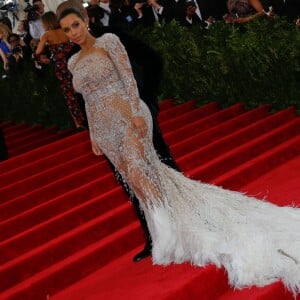 Kim Kardashian - Soirée Costume Institute Gala 2015 (Met Ball) au Metropolitan Museum, célébrant l'ouverture de Chine: à travers le miroir à New York. Le 4 mai 2015.  