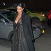 Kim Kardashian et Kanye West arrivent à leur domicile, attendus par de nombreux fans, après avoir assisté à la soirée Time 100 à New York. Le 21 avril 2015 