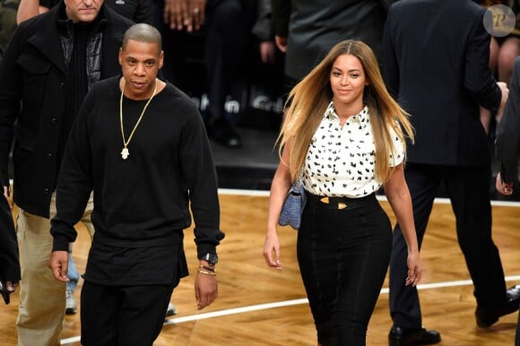 Jay Z et Beyoncé, habillée d'une chemise Tanya Taylor et d'une jupe Herve Leger, au Barclays Center à Brooklyn. Le 9 décembre 2014.