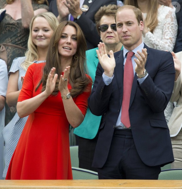Kate Middleton et le prince William à Wimbledon le 8 juillet 2015. Le couple a entrepris de faire démolir le vieux court de tennis et d'en faire construire un nouveau dans sa propriété d'Anmer Hall.
