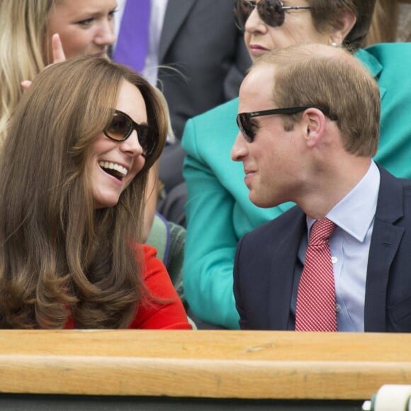 Kate Middleton et le prince William à Wimbledon le 8 juillet 2015. Le couple a entrepris de faire démolir le vieux court de tennis et d'en faire construire un nouveau dans sa propriété d'Anmer Hall.