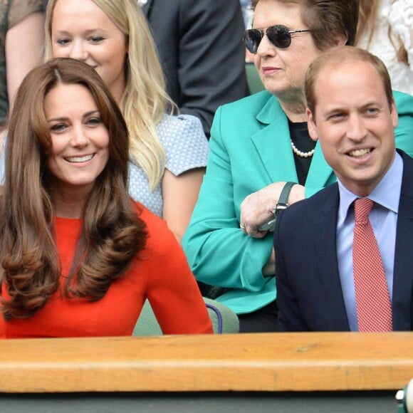 Kate Middleton et le prince William à Wimbledon le 8 juillet 2015. Le couple a entrepris de faire démolir le vieux court de tennis et d'en faire construire un nouveau dans sa propriété d'Anmer Hall.