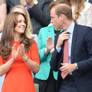 Kate Middleton et le prince William à Wimbledon le 8 juillet 2015. Le couple a entrepris de faire démolir le vieux court de tennis et d'en faire construire un nouveau dans sa propriété d'Anmer Hall.