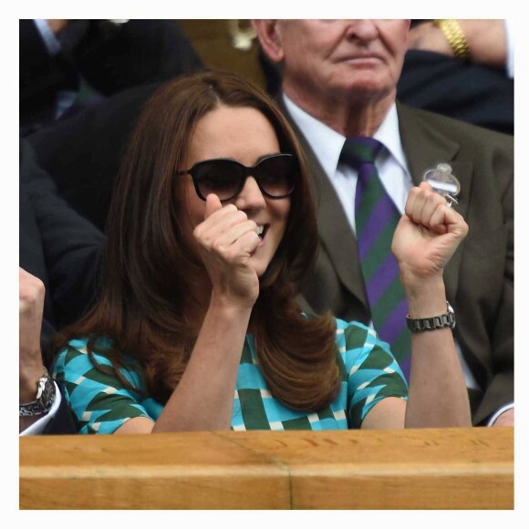 Kate Middleton, duchesse de Cambridge, lors de la finale masculine du tournoi de tennis de Wimbledon le 6 juillet 2014.