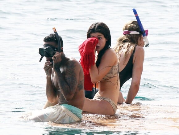 Tyga, Kylie Jenner et Khloé Kardashianse baignent à Saint-Barthélemy, le 20 août 2015.