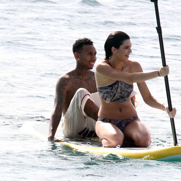 Kendall Jenner et Tyga font du paddle à Saint-Barthélemy, le 20 août 2015.