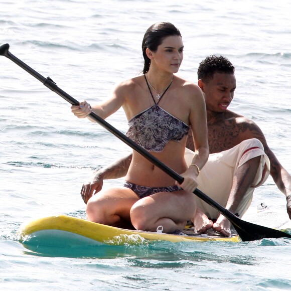 Kendall Jenner et Tyga font du paddle à Saint-Barthélemy, le 20 août 2015.