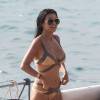 Kourtney Kardashian, maman sexy en bikini Agent Provocateur sur une plage de Saint-Barthélemy. Le 20 août 2015.