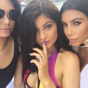 Kendall, Kylie Jenner et Kim Kardashian en vacances à Saint-Barthélemy. Photo publiée le 20 août 2015.