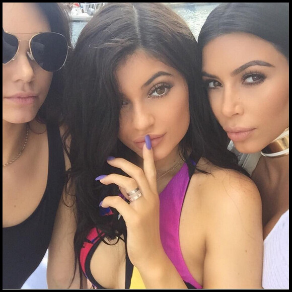 Kendall, Kylie Jenner et Kim Kardashian en vacances à Saint-Barthélemy. Photo publiée le 20 août 2015.