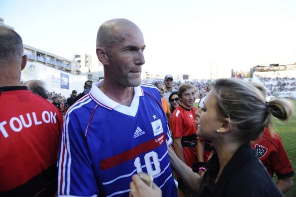 Zinedine Zidane - Match amical de football entre le RC Toulon et l'équipe de France 98 au stade Mayol à Toulon, au profit de l'association de Pascal Olmeta " Un sourire, un espoir pour la vie". Une mi-temps était dédiée au rugby et l'autre au football. Le 28 juillet 2015