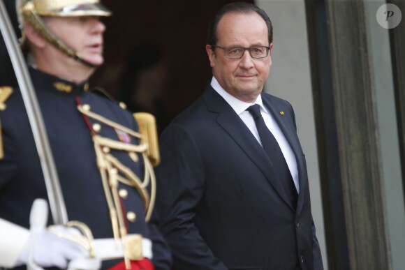 François Hollande reçoit Enrique Pena Nieto et sa femme Angelica Rivera pour un dîner d'Etat au Palais de l'Elysée, à Paris, le 16 juillet 2015.