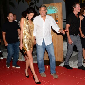 Mike Meldman, sa femme, George Clooney et sa femme Amal Alamuddin Clooney, Cindy Crawford et son mari Rande Gerber - Soirée de lancement de la marque de téquila "Casamigos" à Ibiza, le 23 août 2015.