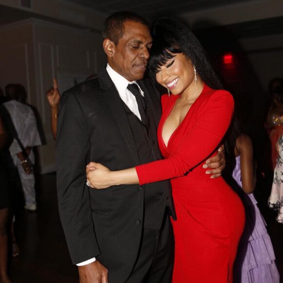 Nicki Minaj et son père Robert Maraj au mariage de son grand frère Jelani. Baldwin (comté de Nassau, État de New York), le 22 août 2015.